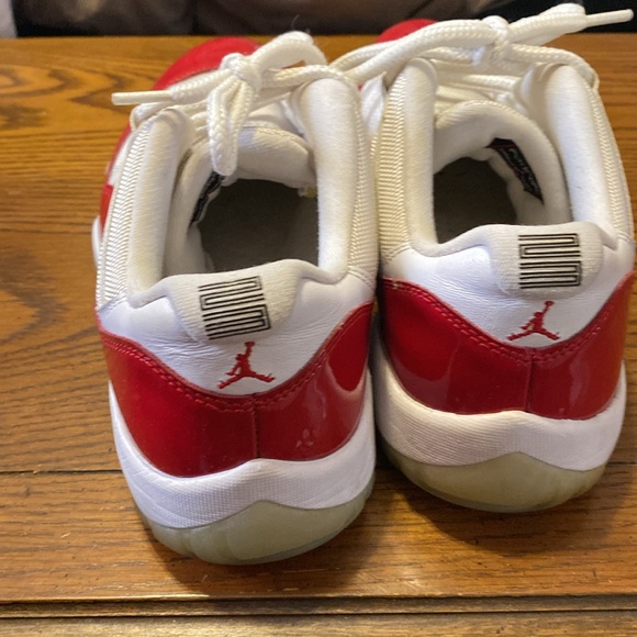 Air Jordan 11 🍒 “cherry” LOW men’s size 11 RARE AIR 😔 too small for me - Picture 2 of 5